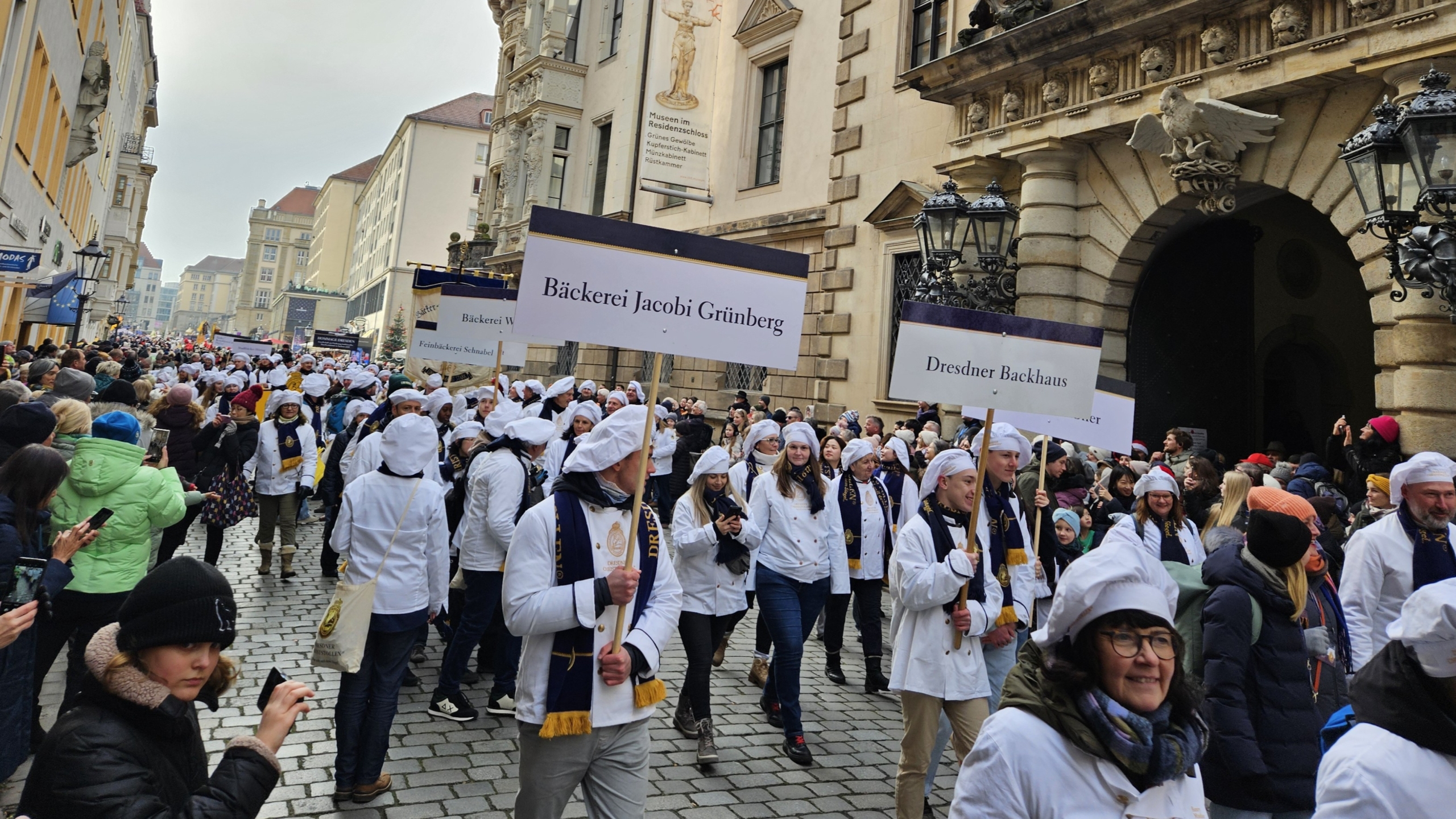 Het Stollenfest is uitgegroeid tot een van de meest geliefde adventstradities in Saksen. Foto's: Allard van Gent