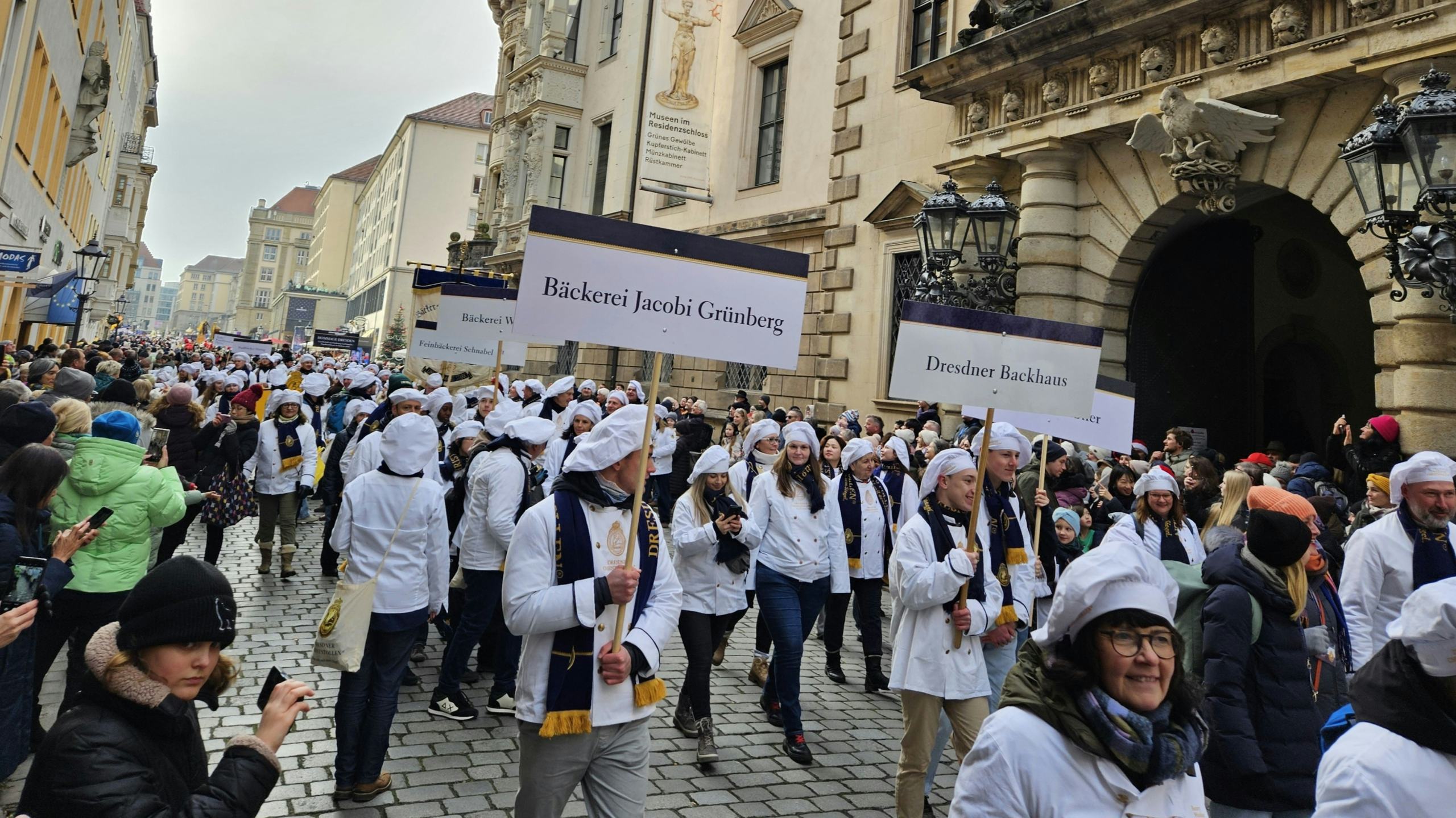 Het Stollenfest is uitgegroeid tot een van de meest geliefde adventstradities in Saksen. Foto's: Allard van Gent