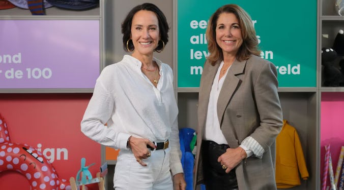 Ceo Saskia Egas Reparaz van Hema met Colette Cloosterman-van Eerd. Foto: Hema