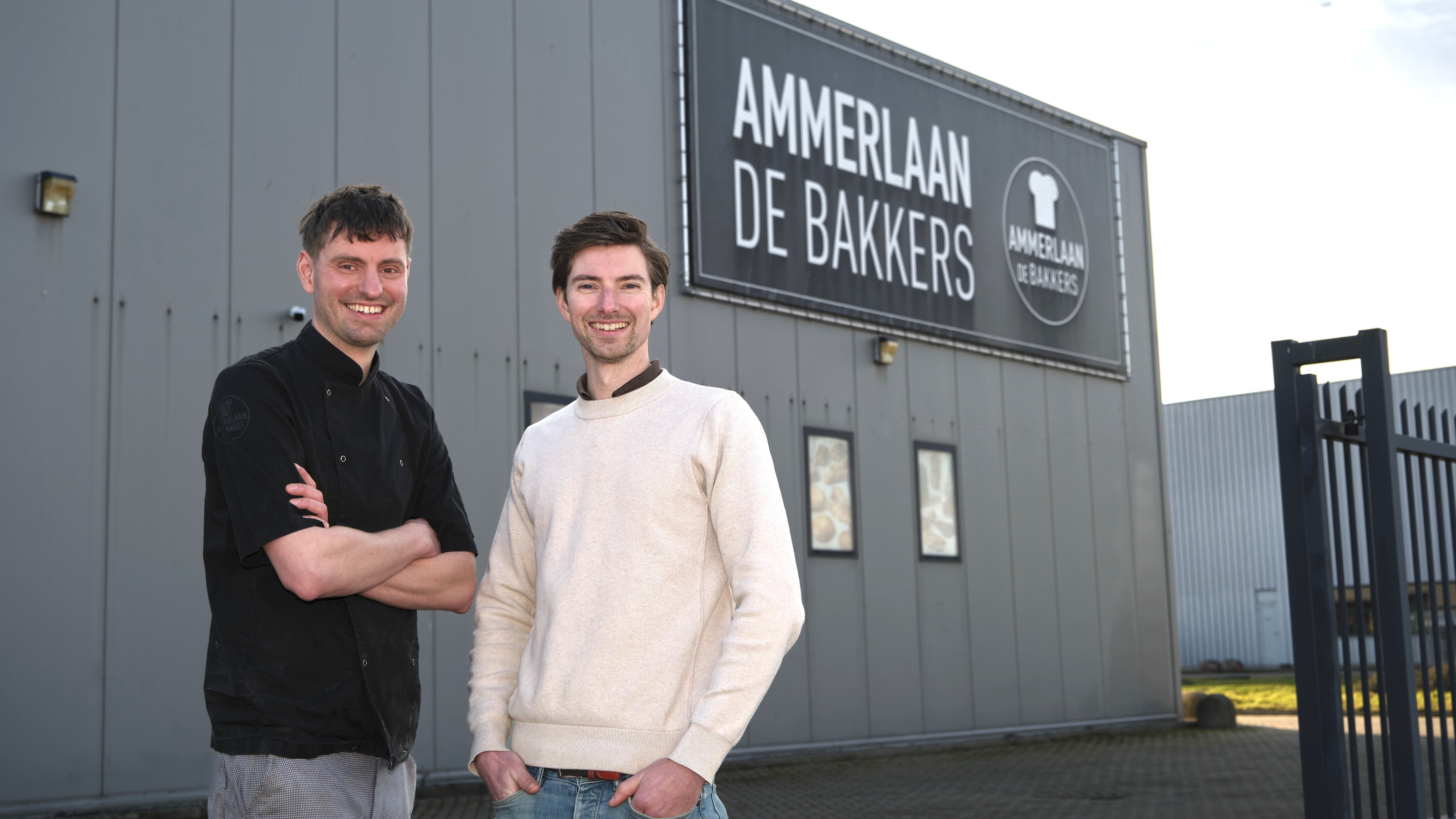 De neven Mitchel en Jarno Ammerlaan runnen het familiebedrijf samen. Ze hebben zelf geen winkels meer. Foto's: Fred Libochant Fotografie


Sassenheim / Bakkerij Ammerlaan / Jarno Ammerlaan en Mitchel