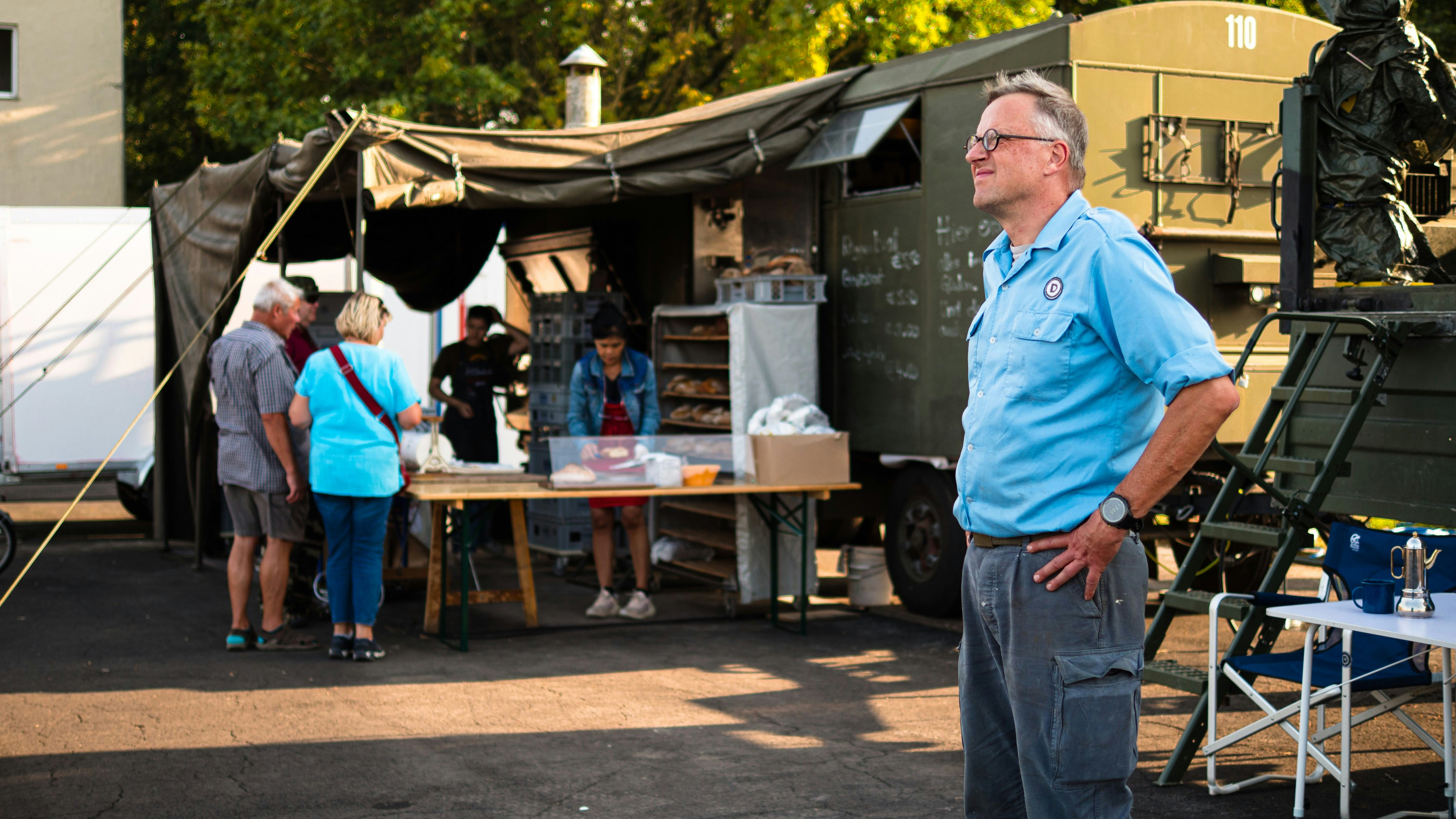Florian Domberger bij de mobiele bakkerij. Foto's: Marianne Rennella