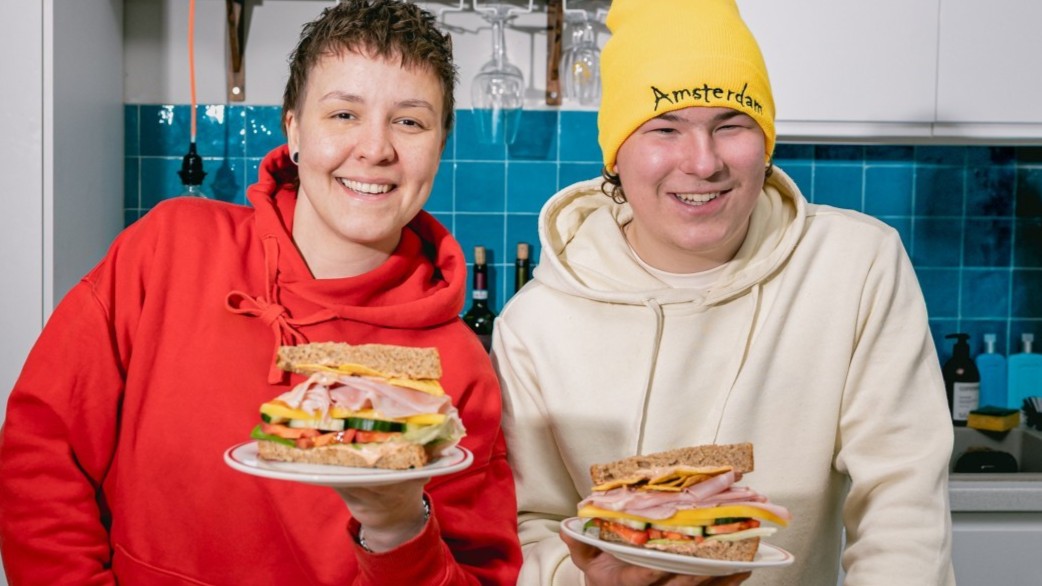 Soraya Riem, jury NK Broodbeleggen en winnaar Ard-Jan met zijn winnende broodje Beenham Beuker. Foto: Léonie Koker 