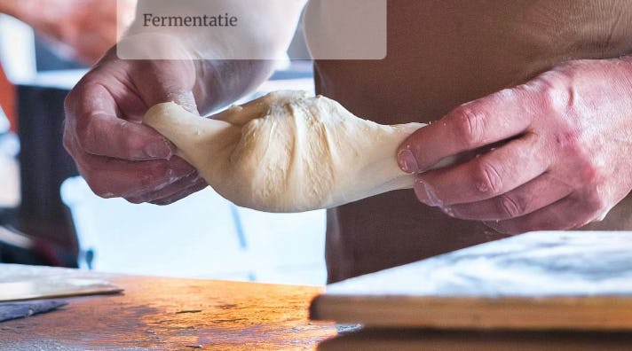Zuurdesembrood met erwteneiwit maken in het Fermentatie-atelier van Christian Verheij. Foto: Guy Ackermans