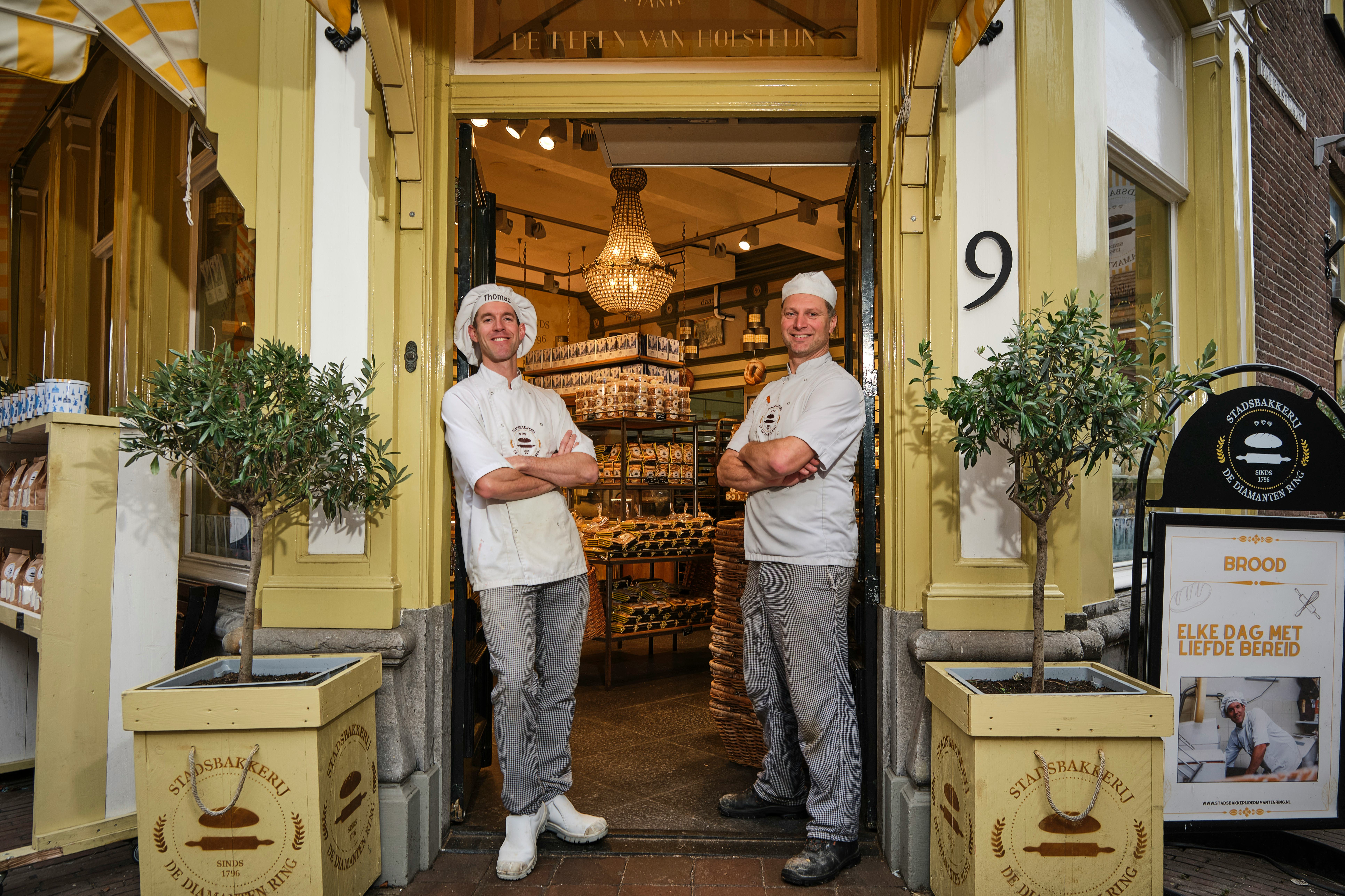 Eigenaar Thomas van Holsteijn (links) met chef banketbakkerij Bart Boogerd (rechts).