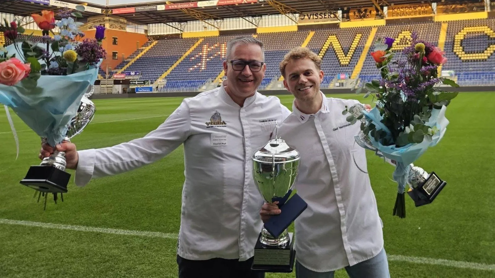 De nummers 1 en 2 in worstenbroodbakken: Giel Vermeulen van Bakkertje Deeg (rechts) en Christiaan van de Vegt van bakkerij Verba. Foto's: LBW