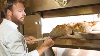 Bakker Miro Van Vreckem maakt bewuste keuzes in zijn desemcultuur. Foto's: Van Vreckem