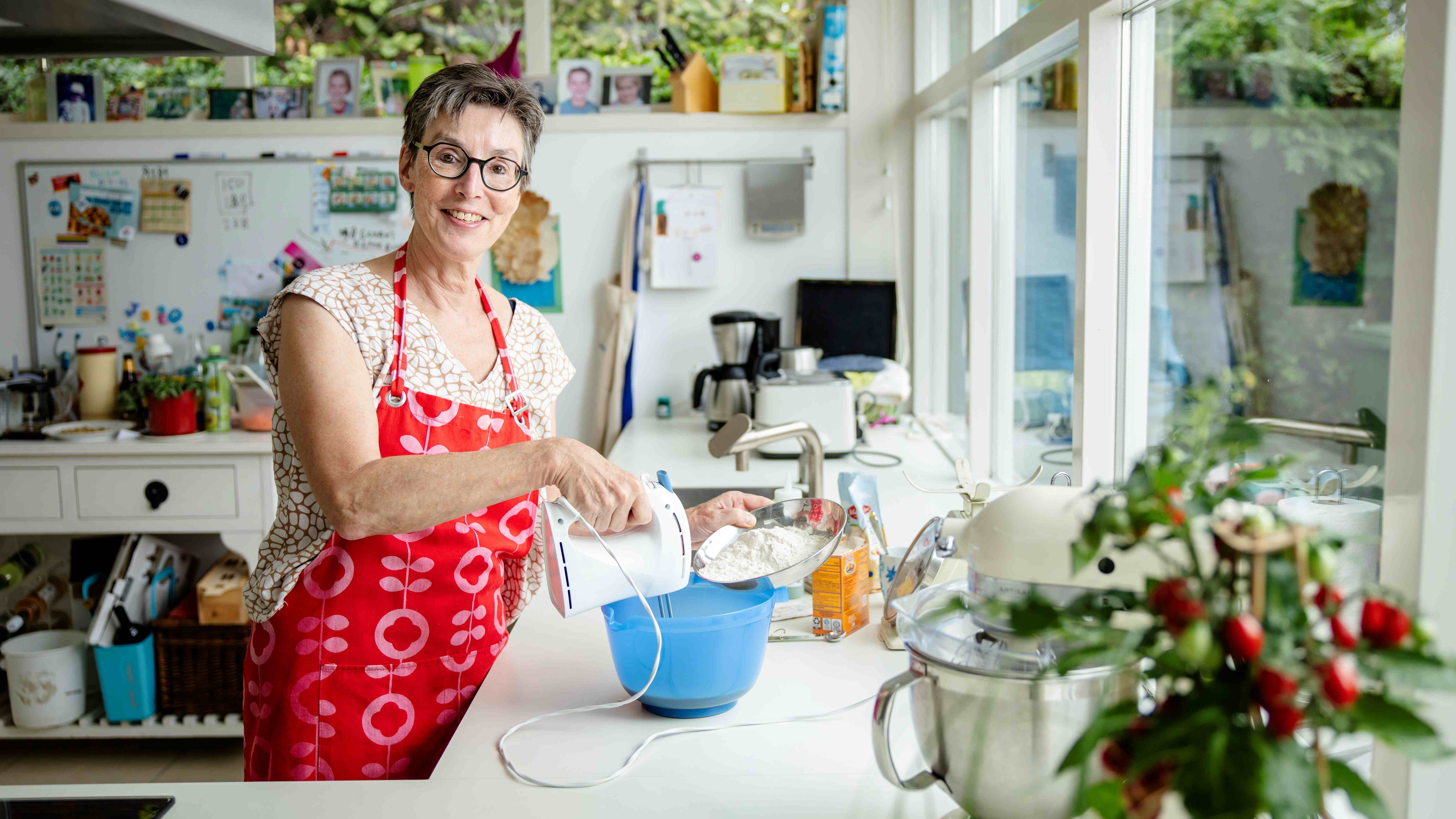 Oprichter Lilian besloot samen met haar zoon themataarten te bakken voor kinderen die een extra steuntje in de rug nodig hebben. Foto: Gebakplaats