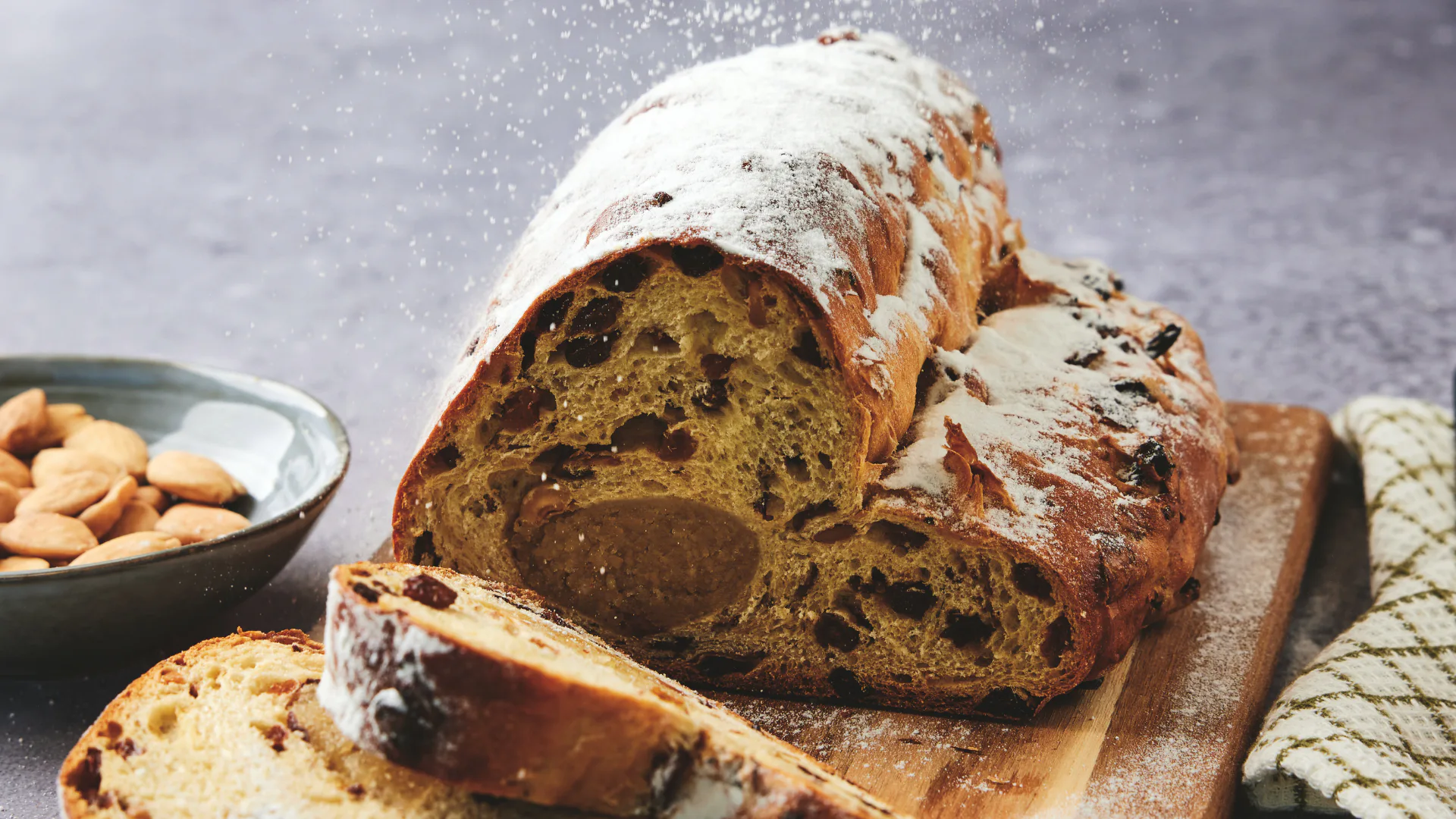 Hoewel het zwaartepunt in het najaar en rond de feestdagen ligt, met klassiekers als de kerststol, biedt de mix volgens Bakels ook de rest van het jaar volop kansen. 