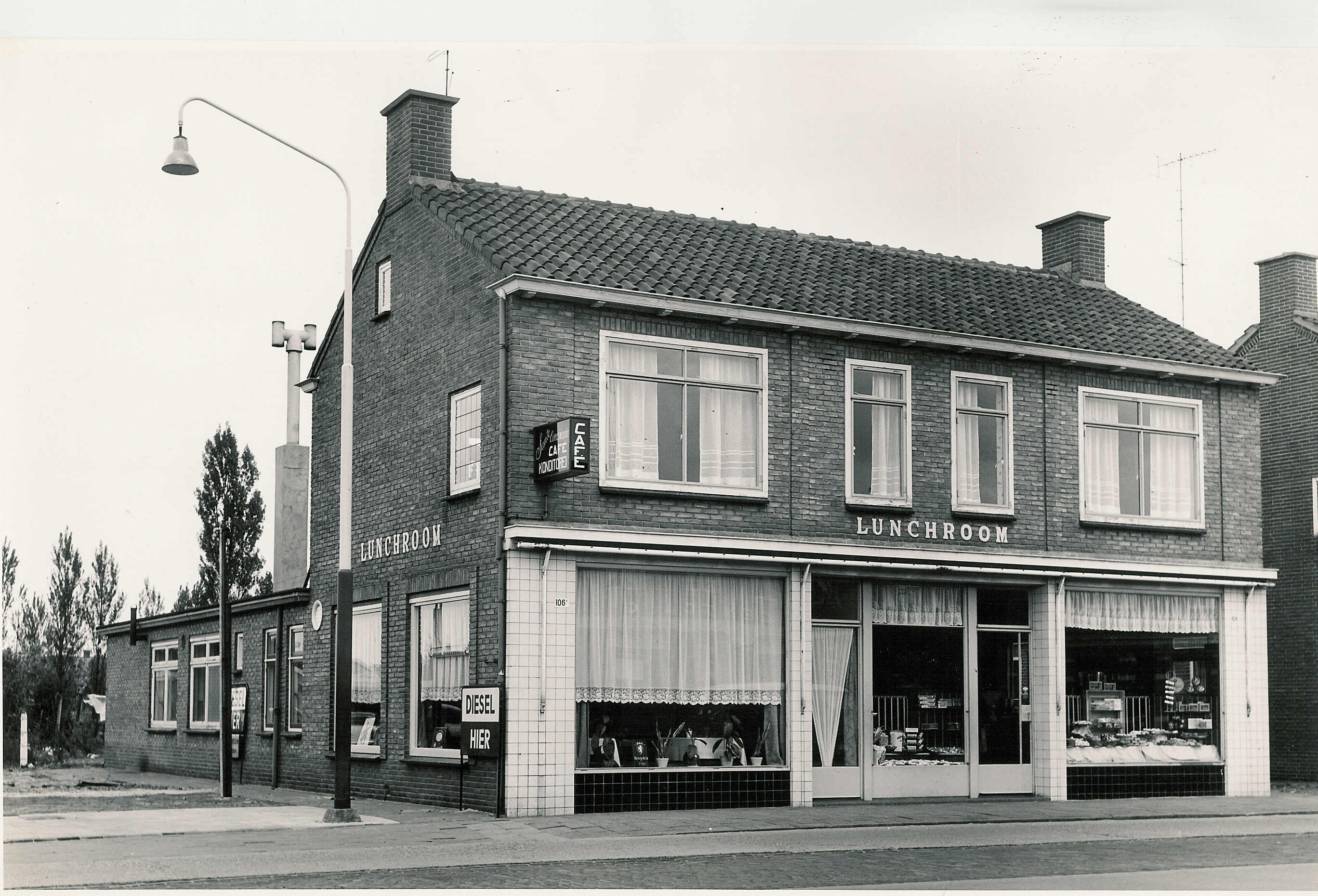 Een oude foto van de bakkerij.