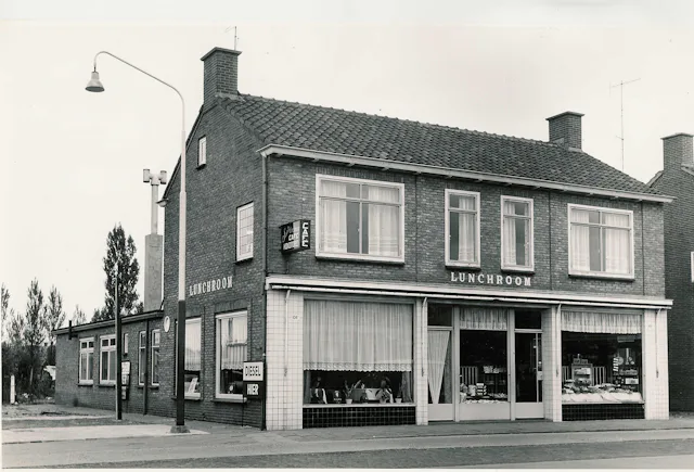 Een oude foto van de bakkerij.